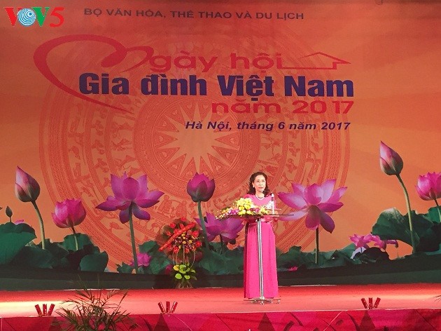 Состоялись различные мероприятия в связи с Днем вьетнамской семьи - ảnh 1
