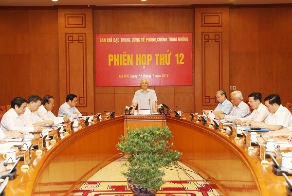 Партия и народ Вьетнама проявляют решимость в борьбе с коррупцией - ảnh 1