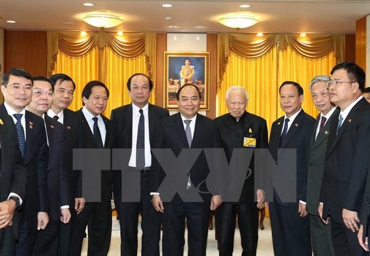 Премьер Вьетнама встретился с главой Тайного совета при короле Таиланда - ảnh 1