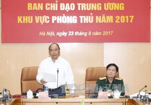 Нгуен Суан Фук принял участие в конференции Центрального комитета по зонам обороны - ảnh 1