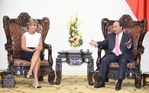 Премьер Вьетнама Нгуен Суан Фук принял посла Испании - ảnh 1