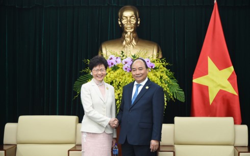 Премьер Вьетнама Нгуен Суан Фук принял главу администрации Гонконга - ảnh 1