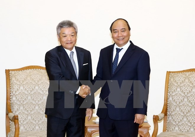Премьер Вьетнама Нгуен Суан Фук принял главу японской корпорации Nikkei - ảnh 1