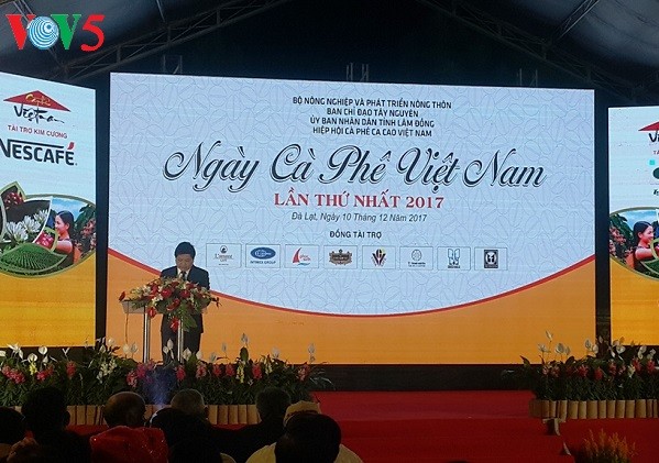 В городе Далате впервые открылся День вьетнамского кофе 2017 - ảnh 1