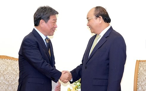 Премьер Вьетнама принял министра экономического восстановления Японии - ảnh 1