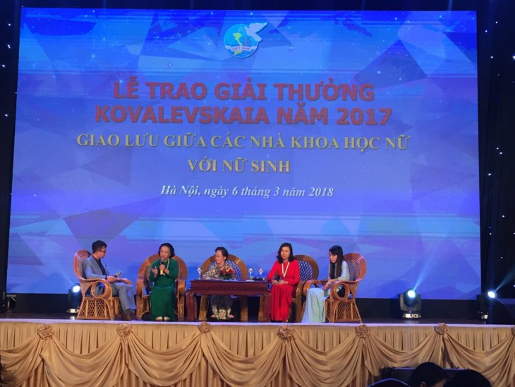 Двум вьетнамским женщинам-ученым была вручена премия имени Ковалевской 2017 года - ảnh 1