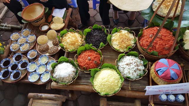 Своеобразный праздник клейкого риса в деревне Футхыонг - ảnh 2
