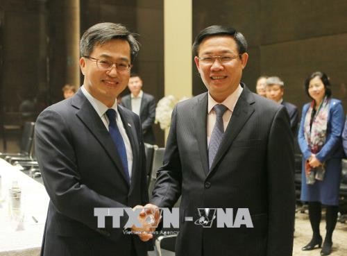 Выонг Динь Хюэ принял вице-премьера Республики Корея Ким Донг Ёна - ảnh 1