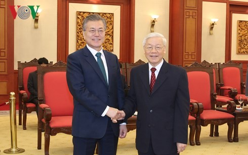 Генсек ЦК КПВ Нгуен Фу Чонг принял президента Республики Корея - ảnh 1