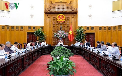 Премьер Вьетнама требует ускорения темпов строительства городской железной дороги в Хошимине - ảnh 1
