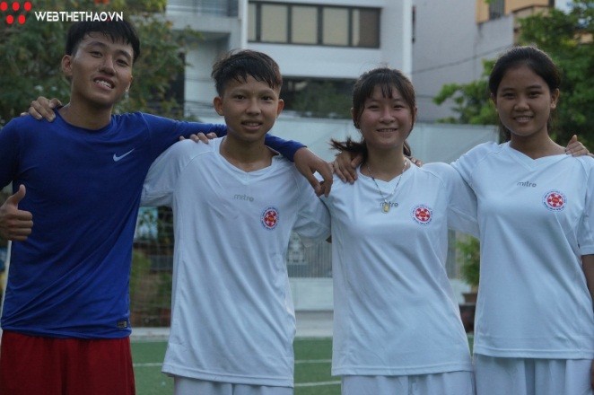 Вьетнамские школьники приняли участие в фестивале «Футбол во имя недежды» в России - ảnh 1