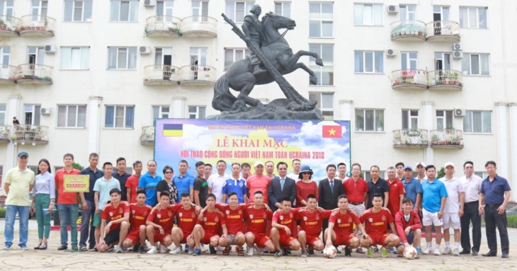 Состоялся оживленный спортивный праздник вьетнамской диаспоры на Украине - ảnh 1