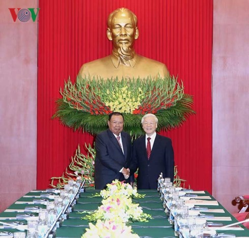 Генсек ЦК НРПЛ, президент Лаоса посешает Вьетнам с визитом - ảnh 1