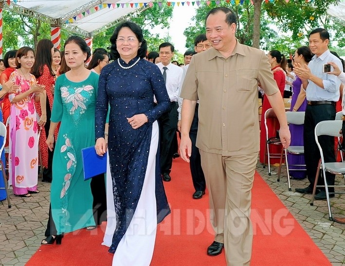 Руководители Вьетнама приняли участие в церемонии начала нового учебного года - ảnh 1