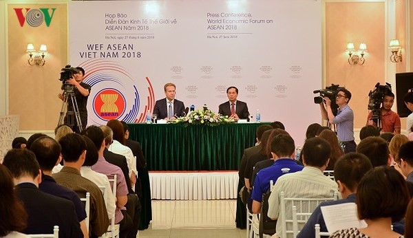 WEF- ASEAN 2018 ประชาสัมพันธ์ภาพลักษณ์ที่สามัคคี เจริญรุ่งเรืองและพึ่งพาตนเอง - ảnh 1