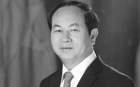 Вьетнамцы скорбят о смерти президента страны Чан Дай Куанга - ảnh 1