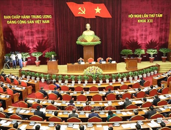 В Ханое прошёл 4-й день работы 8-го пленума ЦК Компартии Вьетнама - ảnh 1