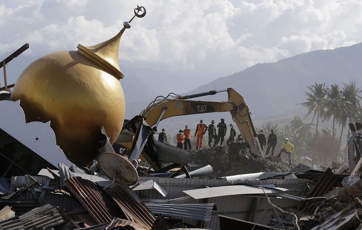 Число жертв землетрясения в Индонезии составило около 2 тыс. человек - ảnh 1