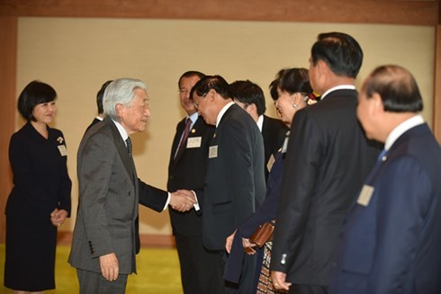 Нгуен Суан Фук и руководители стран дельты реки Меконг встретились с императором Японии - ảnh 1