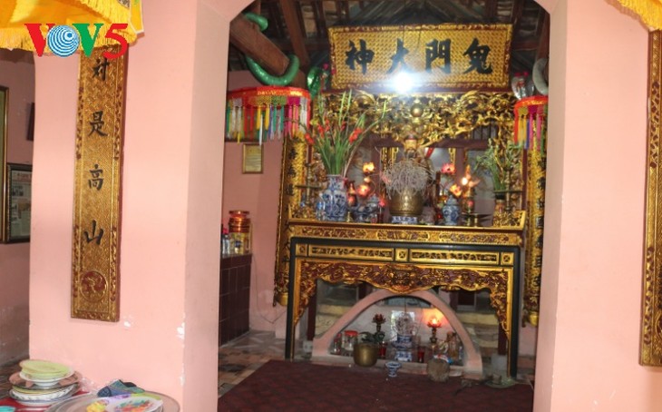 Храм Куимон, где хранятся реликвии боевых подвигов в истории борьбы вьетнамского народа против иноземных захватчиков - ảnh 3
