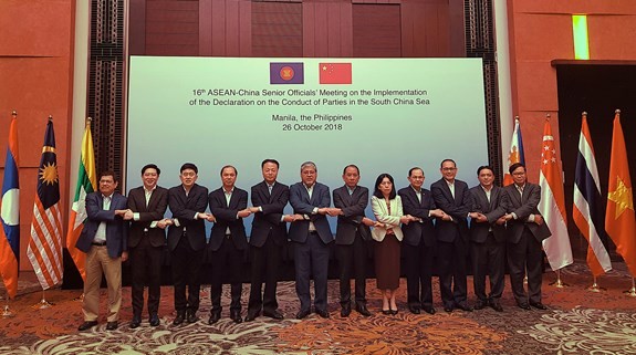 На Филиппинах прошла встреча старших дожностных лиц стран АСЕАН и Китая - ảnh 1