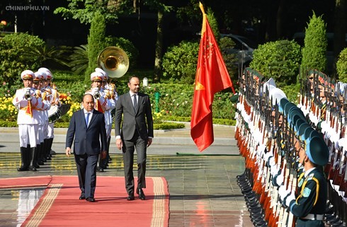 Премьер Вьетнама провёл церемонию торжественной встречи французского коллеги - ảnh 1