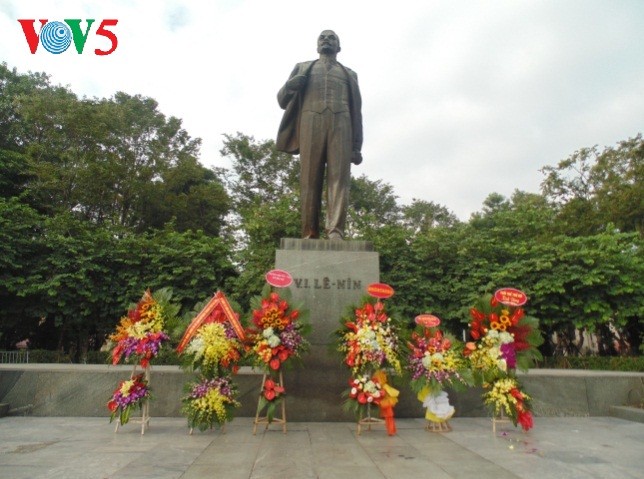 В Ханое отмечается 101-я  годовщина Октябрьской революции 1917 года - ảnh 1