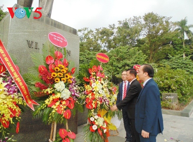 В Ханое отмечается 101-я  годовщина Октябрьской революции 1917 года - ảnh 5