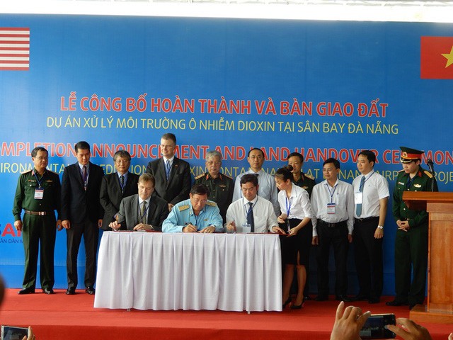 Вьетнам и США завершили очистку района аэропорта Дананг от диоксинов - ảnh 1