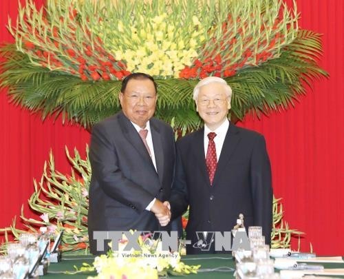 Руководство Вьетнама поздравило с Днём независимости Лаоса - ảnh 1