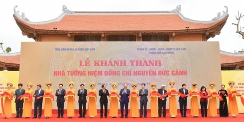 Премьер Вьетнама поздравил руководство и жителей Хайфона с наступающим Тэтом - ảnh 3