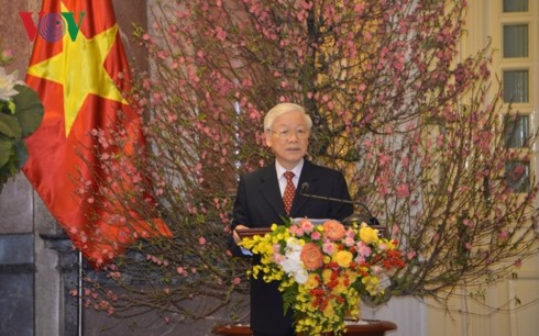 Нгуен Фу Чонг поздравил руководство Партии и Государства, жителей и военнослужащих страны с Тэтом - ảnh 1