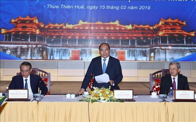 Нгуен Суан Фук принял участие в очередном совещании Совета по ключевой экономической зоне Центрального Вьетнама - ảnh 1