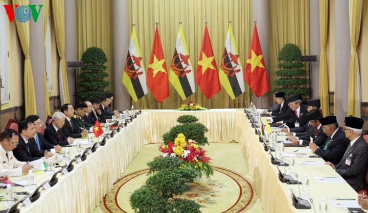Генсек ЦК КПВ, президент СРВ Нгуен Фу Чонг провел переговоры с султаном Брунея - ảnh 2