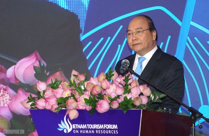 Нгуен Суан Фук принял участие во вьетнамском форуме по человеческому капиталу в сфере туризма - ảnh 1