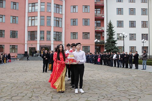 Вьетнамцы за границей отмечали День поминовения королей Хунгов - ảnh 1