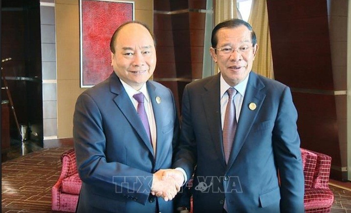 Нгуен Суан Фук встретился с камбоджийским премьером в кулуарах форума «Один пояс, один путь» - ảnh 1