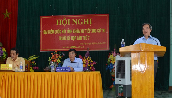 Руководители партии и государства Вьетнама встретились с избирателями страны - ảnh 1