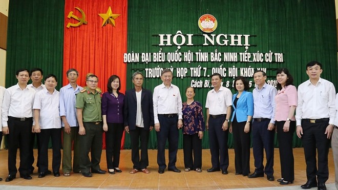 Руководители партии и государства Вьетнама встретились с избирателями страны - ảnh 2