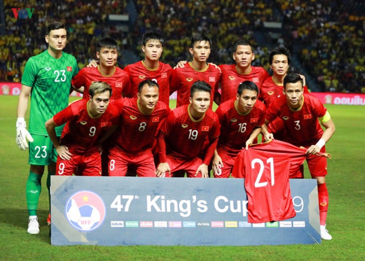 Сборная Вьетнама по футбулу вышла в финал турнира King's Cup - ảnh 1