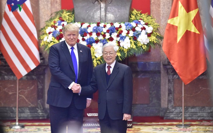Нгуен Фу Чонг и Нгуен Суан Фук поздравили Дональда Трампа с Днём независимости США - ảnh 1