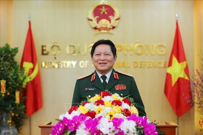 Военная делегация Вьетнама принимает участие в конференции министров обороны АСЕАН - ảnh 1