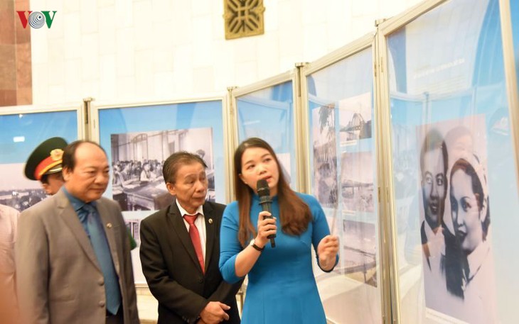 В Ханое открылась выставка «Президент Суфанувонг – близкий друг вьетнамского народа» - ảnh 1