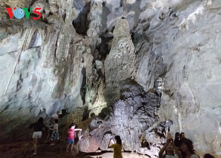 Посещение «самой красивой под южными небесами пещеры» Фонгня - ảnh 6
