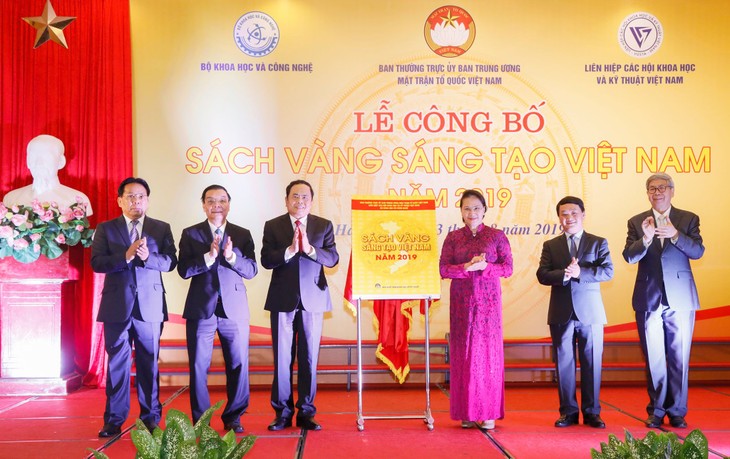 Выпущена в свет «Жёлтая книга» о вьетнамских инновациях 2019 года - ảnh 1