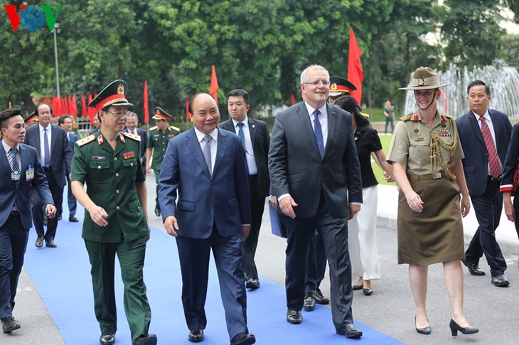 Премьер-министры Вьетнама и Австралии посетили полевой госпиталь второго уровня №2 - ảnh 1