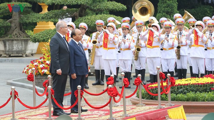 Премьер Вьетнама Нгуен Суан Фук провел переговоры со своим австралийским коллегой - ảnh 1