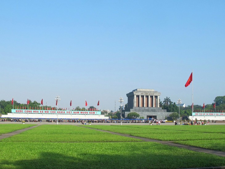 Вьетнам – страна, которая неуклонно развивается с осени исторического года - ảnh 2