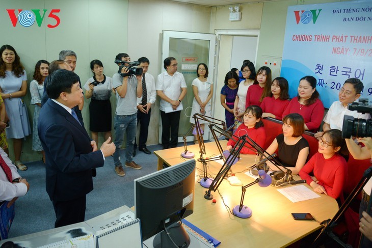Радио «Голос Вьетнама» и его миссия по сохранению национального колорита страны - ảnh 2