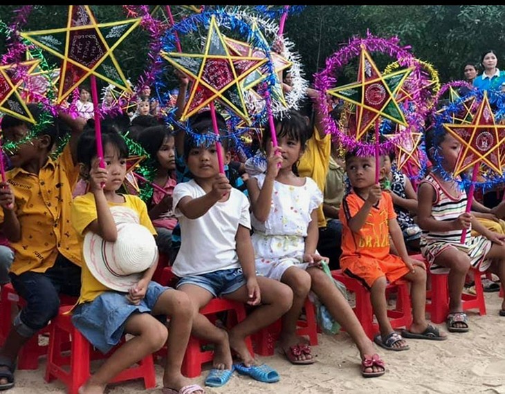 По всему Вьетнаму проводится праздник середины осени для детей - ảnh 1